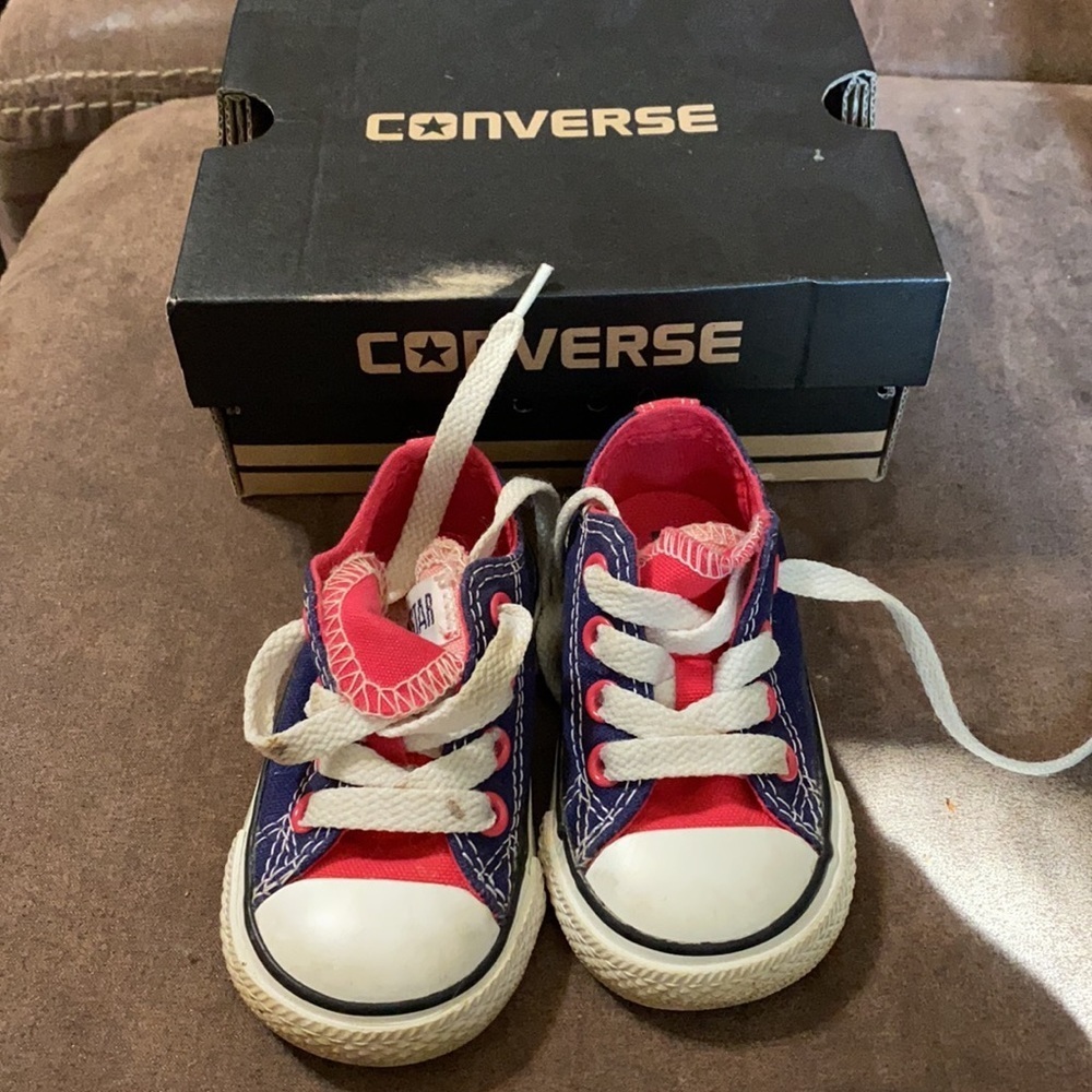 Converse tennis shoes size 4 - Picture 5 of 5